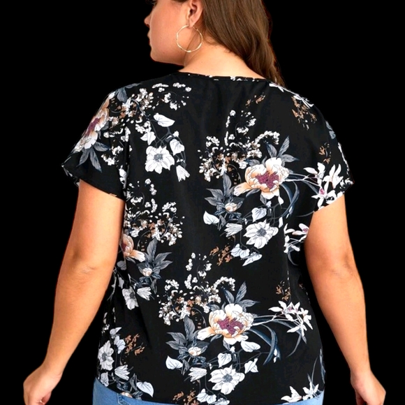 Beautiful Women's Plus Size Black Floral Casual Fashion Top ✨️ ♥️ - Picture 3 of 12